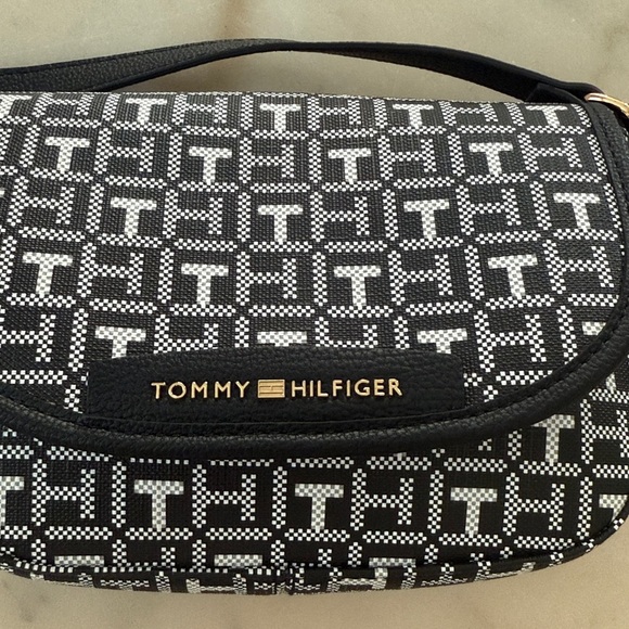 Tommy Hilfiger Monogram Black Gray and White Crossbody Shoulder Bag NWOT - Picture 8 of 14